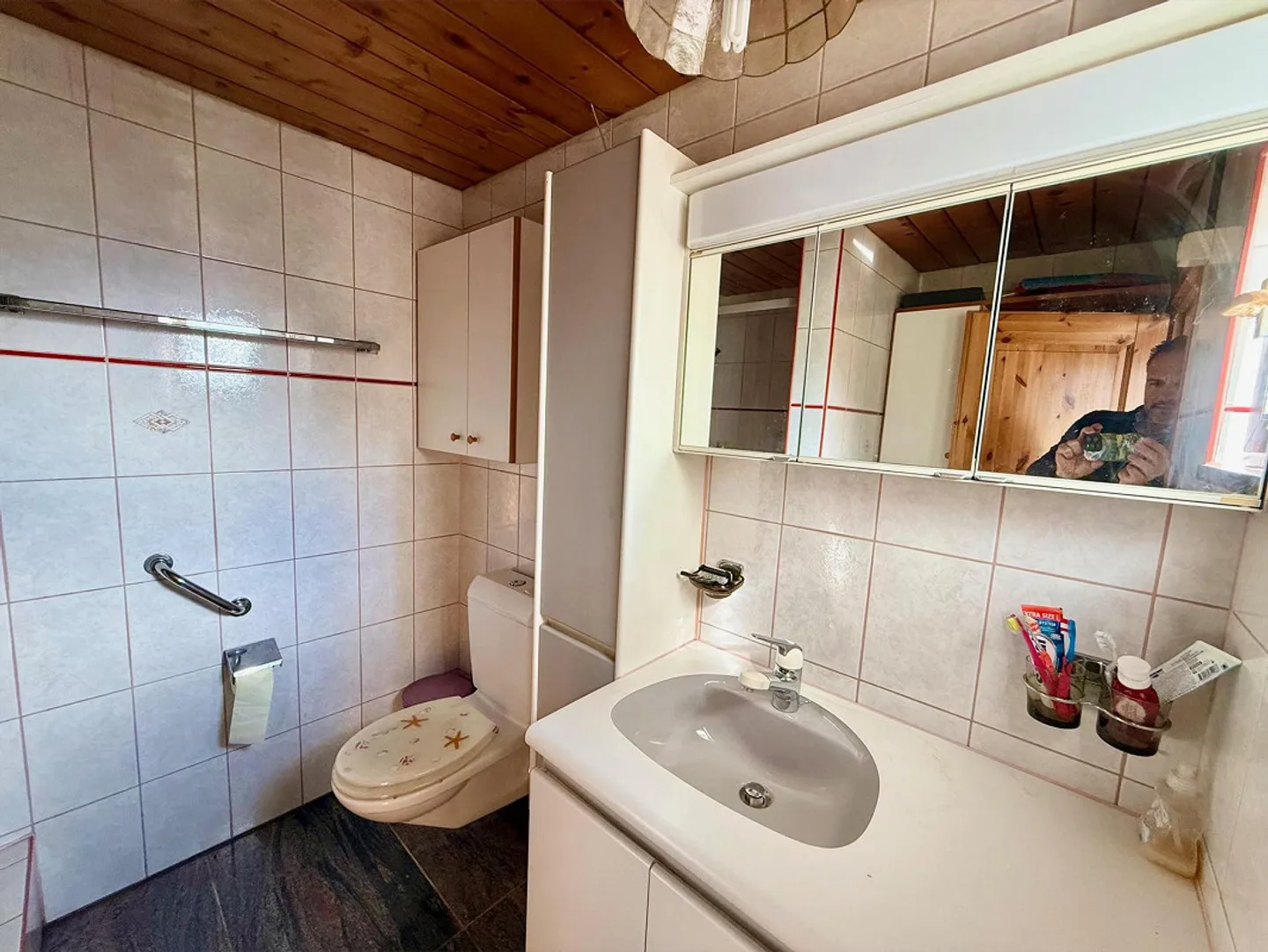 Alpine Berghütte auf 900 m mit Privatzufahrt und 21.000 m² Land - Foto 9 von 15