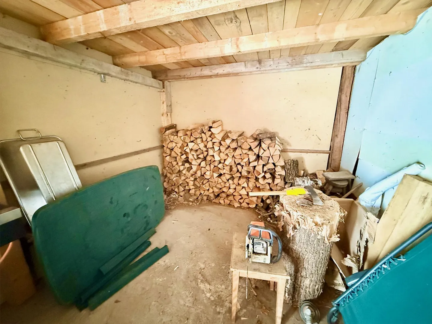 Alpine Berghütte auf 900 m mit Privatzufahrt und 21.000 m² Land - Foto 10 von 15