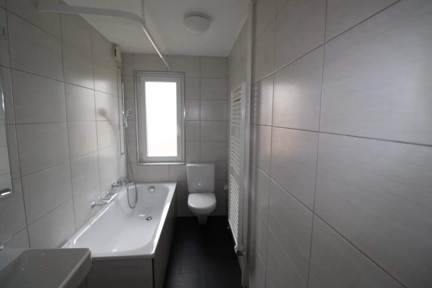 Incantevole appartamento con 3 camere da letto e balcone a Biel - Foto 5 di 13