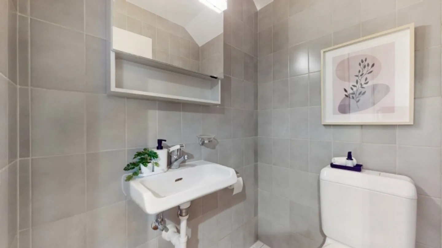 Spacious Family Apartment Seeks New Residents - Photo 7 of 12