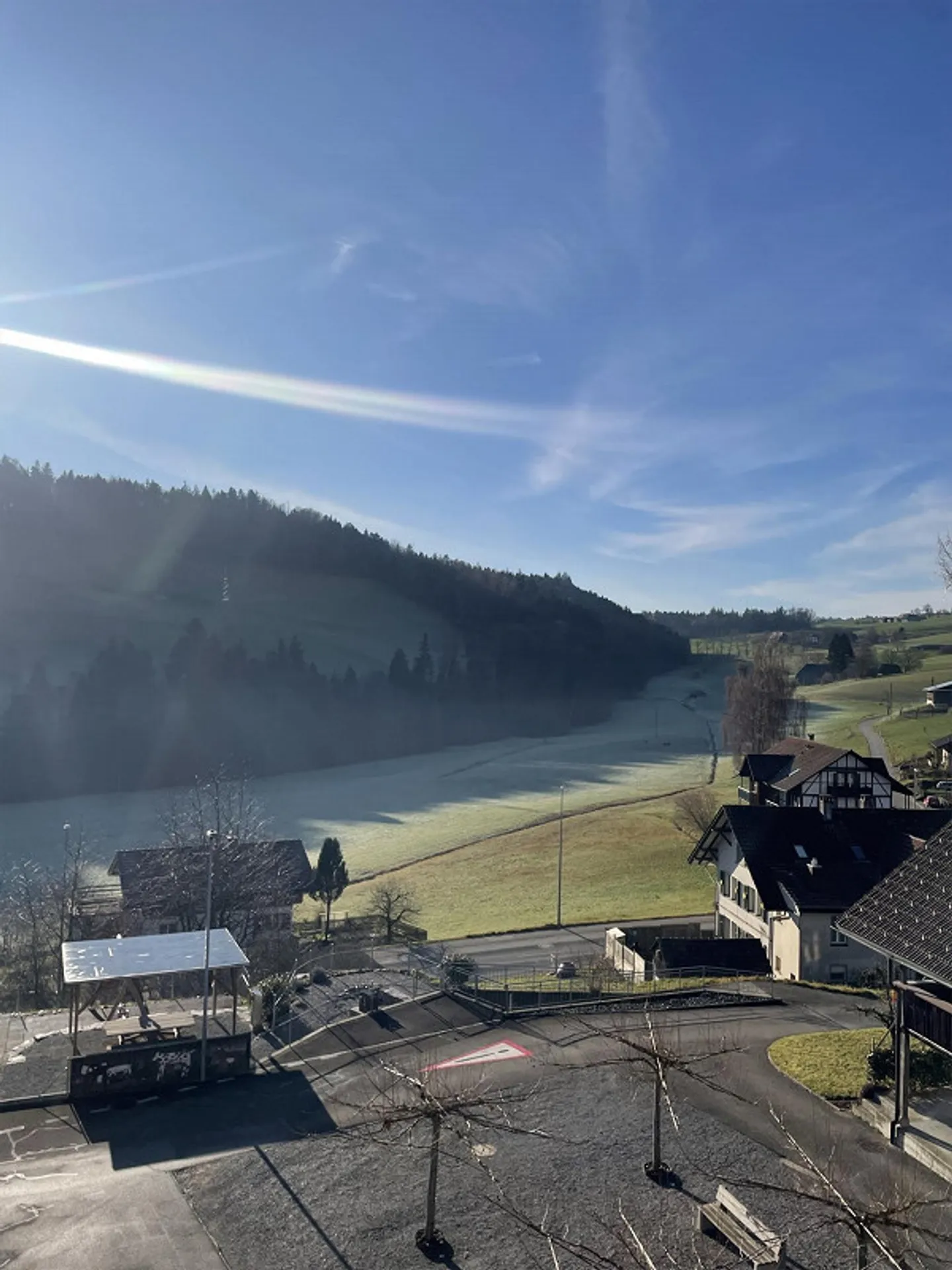 Appartement fraîchement rénové avec une belle vue - Photo 4 sur 14