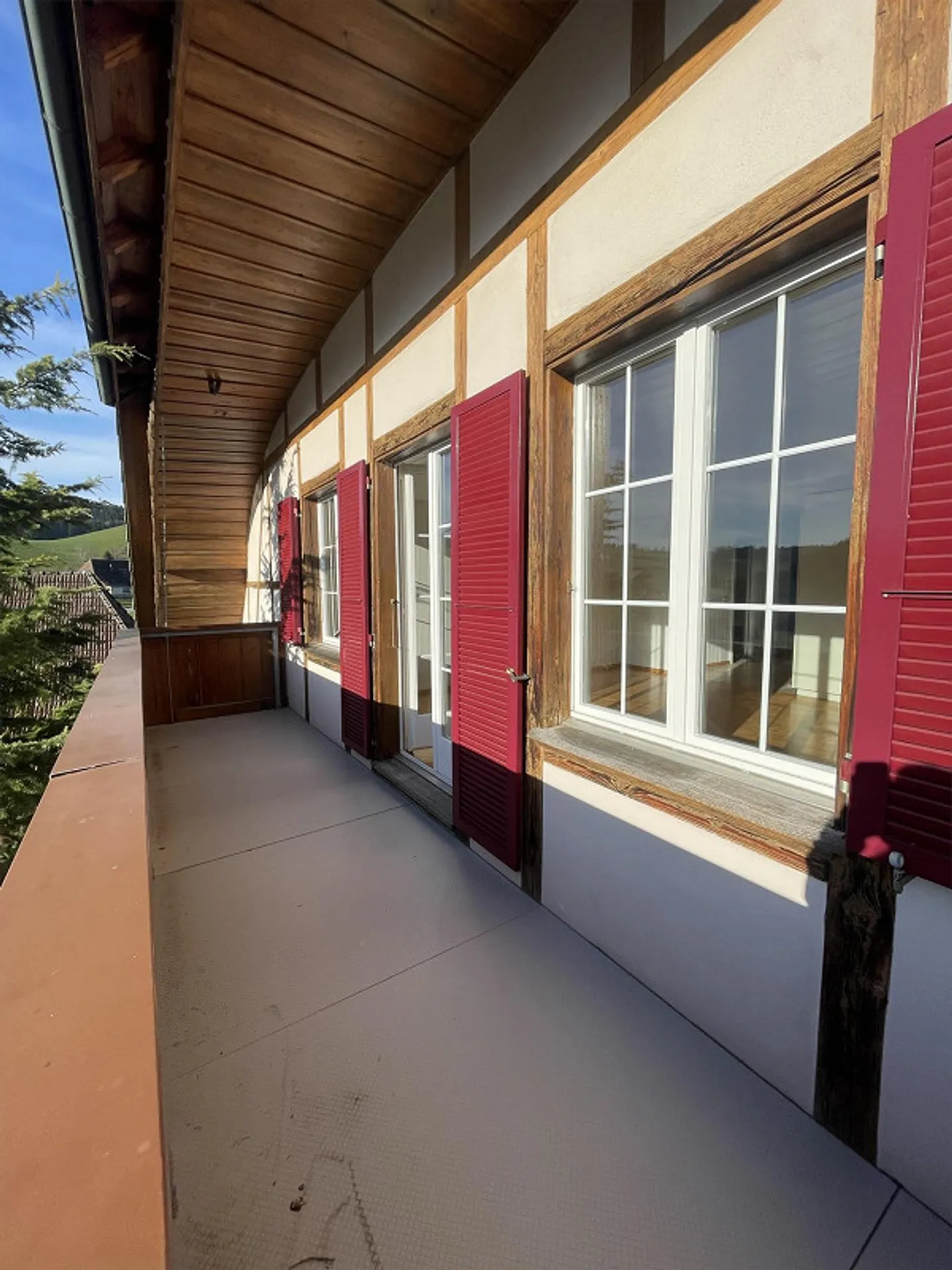 Appartement fraîchement rénové avec une belle vue - Photo 3 sur 14