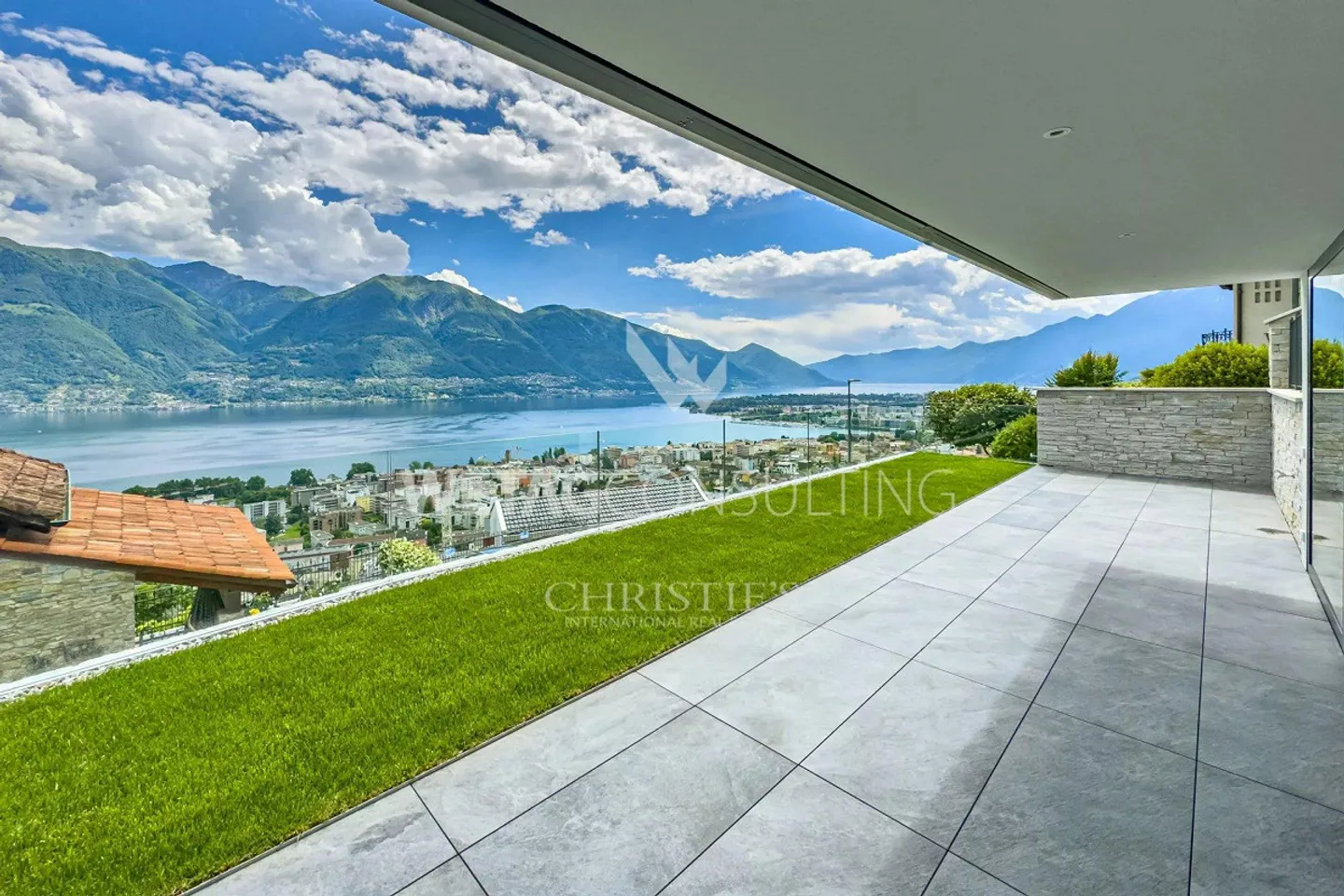 Minusio: Villa moderna di nuova costruzione con vista spettacolare sul lago & ... - Foto 1 di 13