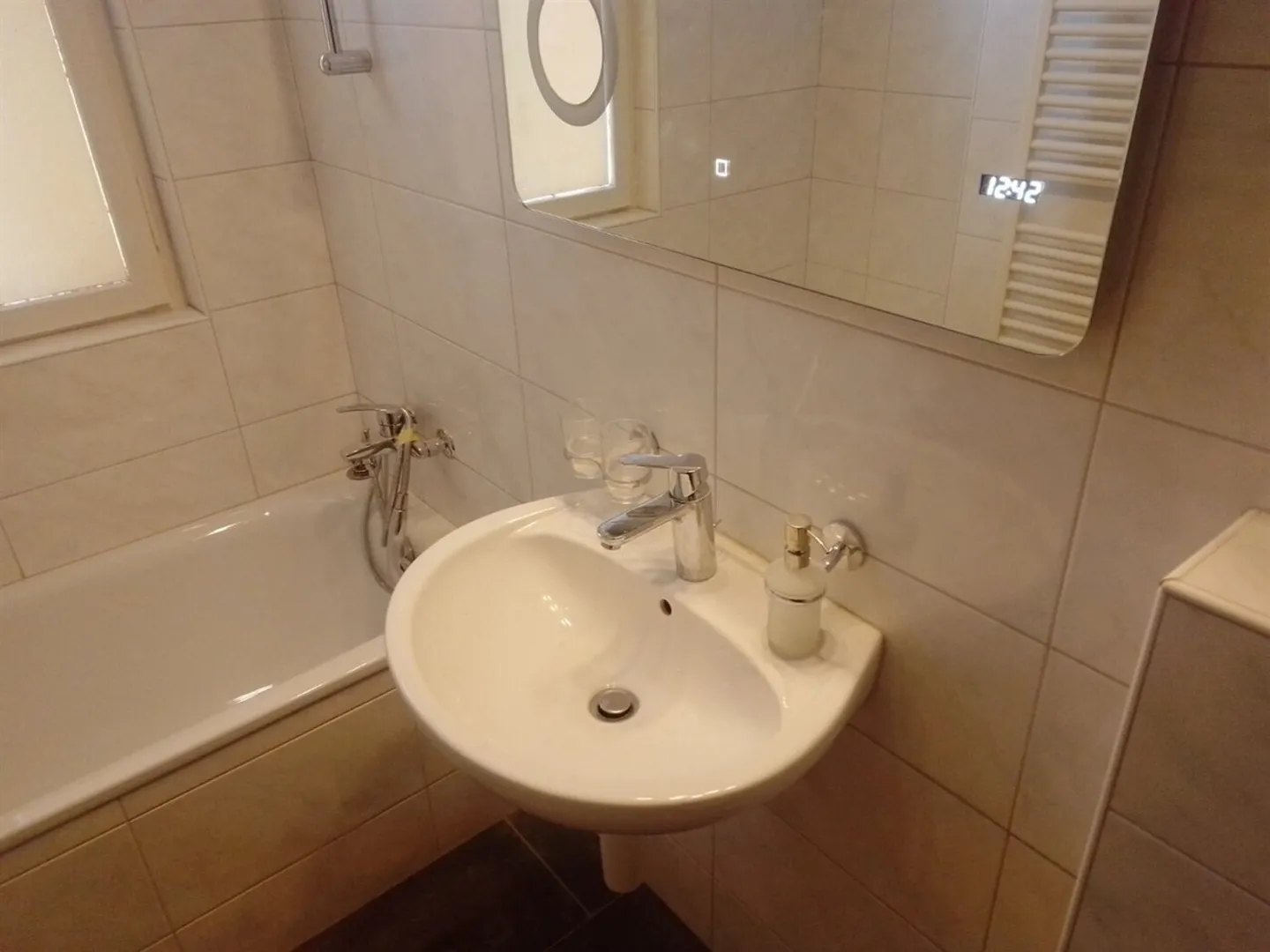Renovierte Wohnung in ruhiger und schöner Lage zu vermieten - Foto 3 von 5