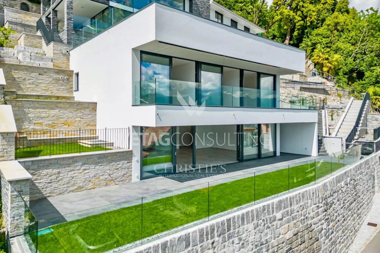Minusio: Villa moderna di nuova costruzione con vista spettacolare sul lago & ... - Foto 2 di 13