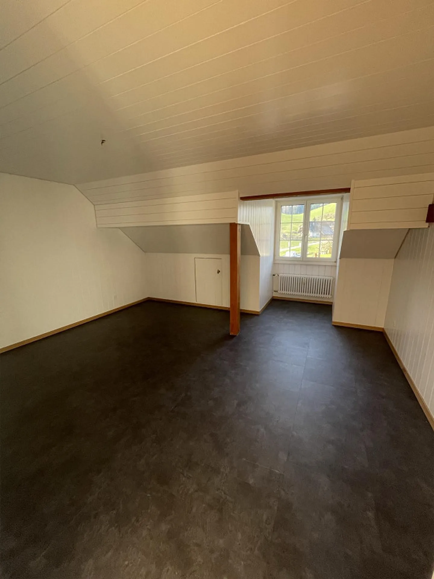 Appartement fraîchement rénové avec une belle vue - Photo 7 sur 14