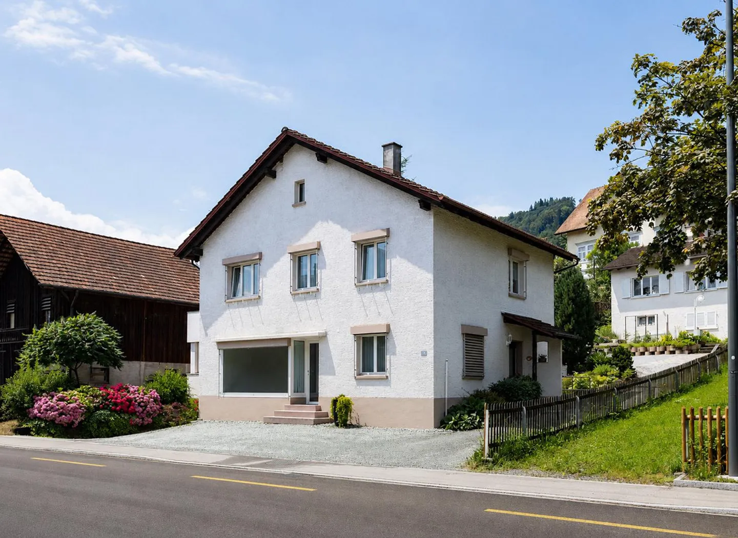 Geräumiges Einfamilienhaus mit Büro - Foto 1 von 13
