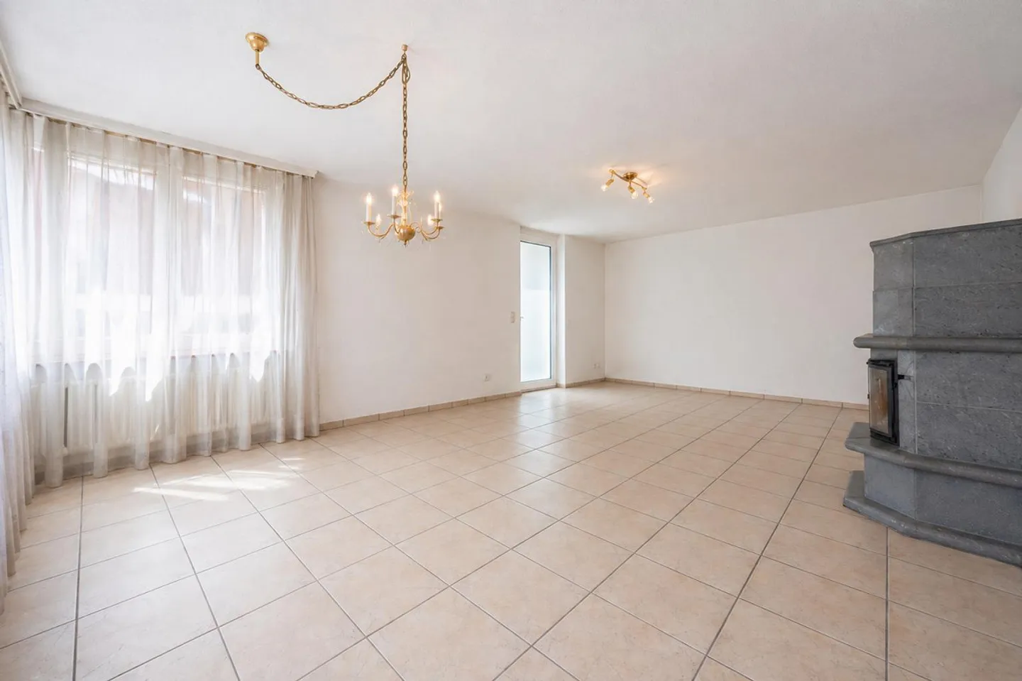 Geräumiges Einfamilienhaus mit Büro - Foto 3 von 13