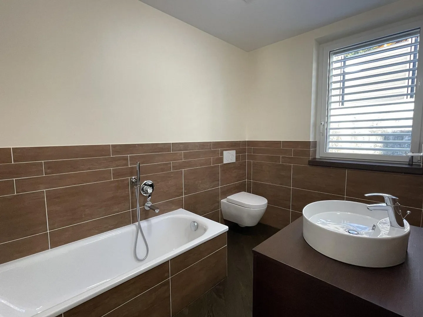 MODERNA ED AMPIA VILLETTA 4.5 IN AFFITTO AD ARZO - Foto 6 di 13