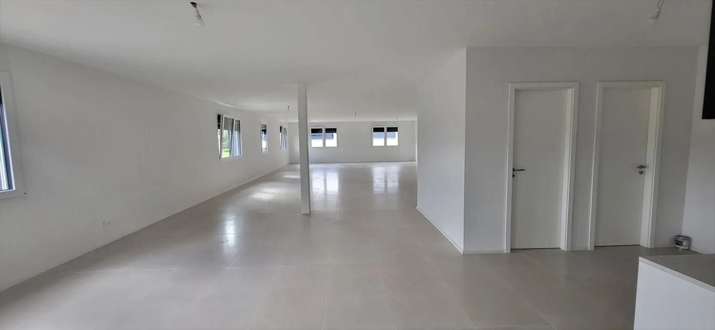 Verwaltung/Büro 4 Zimmer 200 m2 in Corcelles-près-Payerne - Foto 1 von 11