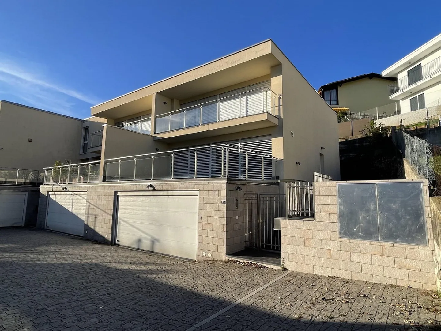 MODERNA ED AMPIA VILLETTA 4.5 IN AFFITTO AD ARZO - Foto 11 di 13