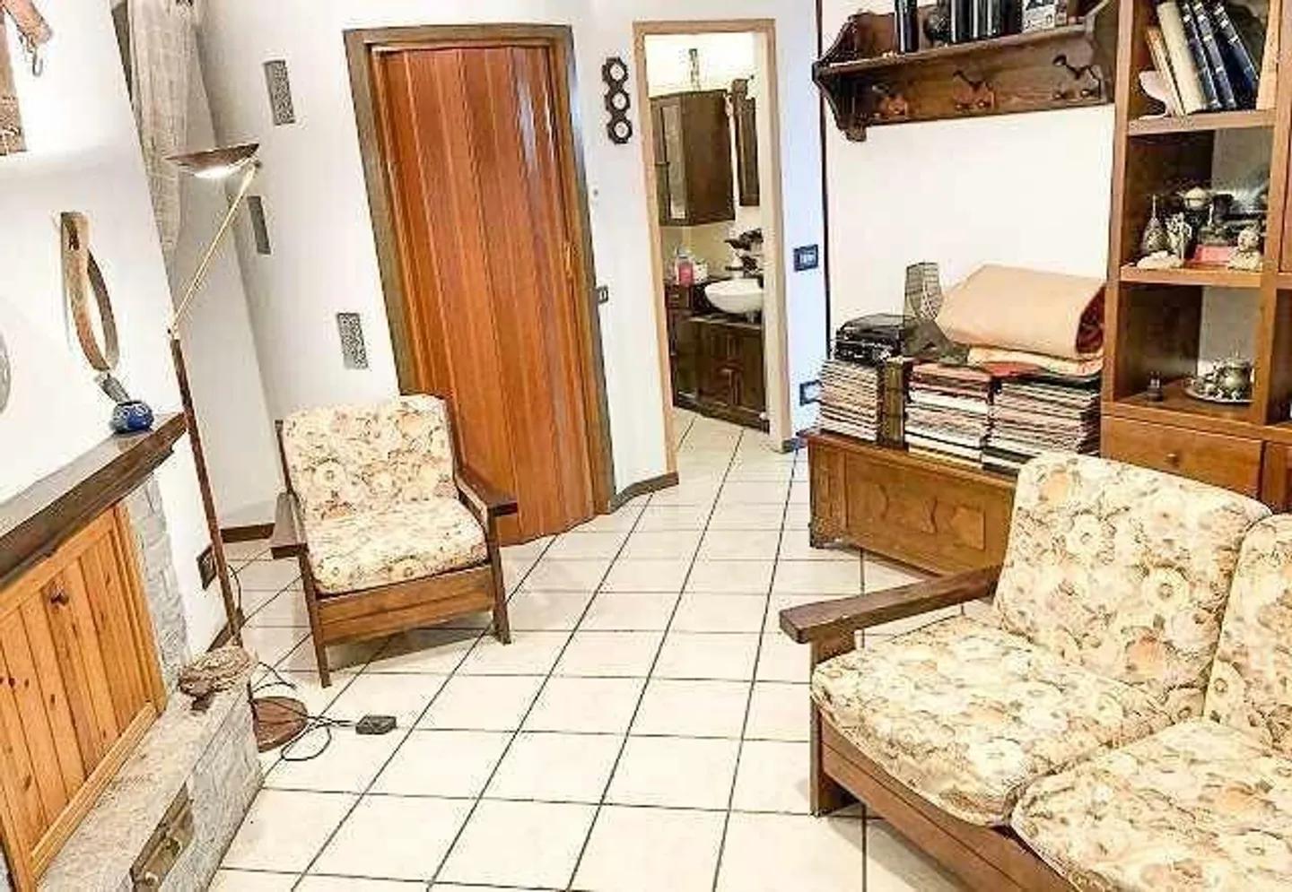 Casa nel nucleo di 8 1/2 locali con cortile in Italia - Foto 4 di 13