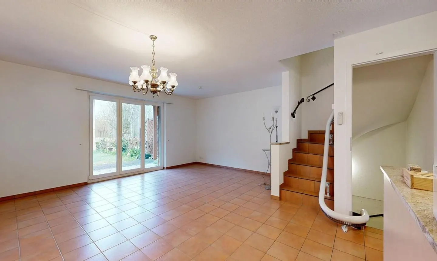 Casa a schiera 5.5 stanze con giardino, soffitta convertita e montascale - Foto 1 di 11