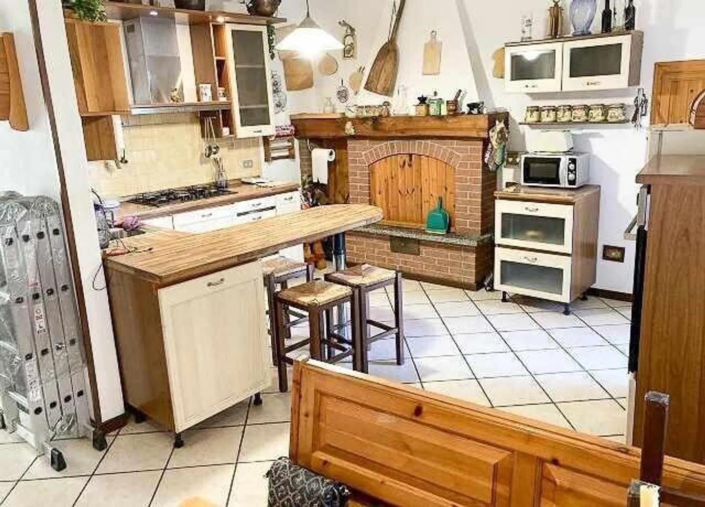 Casa nel nucleo di 8 1/2 locali con cortile in Italia - Foto 6 di 13