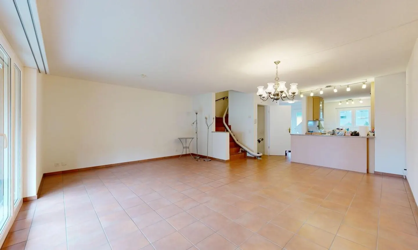 Casa a schiera 5.5 stanze con giardino, soffitta convertita e montascale - Foto 2 di 11
