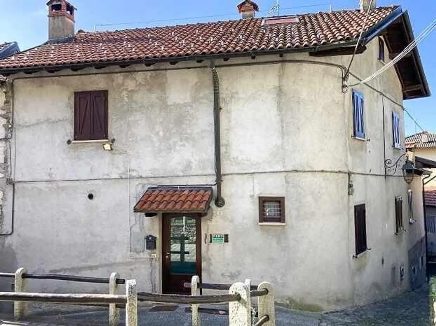 Casa nel nucleo di 8 1/2 locali con cortile in Italia - Foto 1 di 13