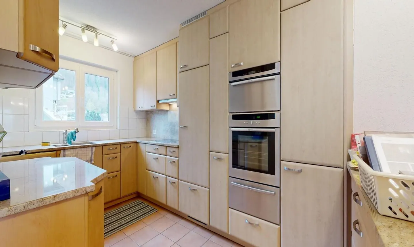 Casa a schiera 5.5 stanze con giardino, soffitta convertita e montascale - Foto 3 di 11