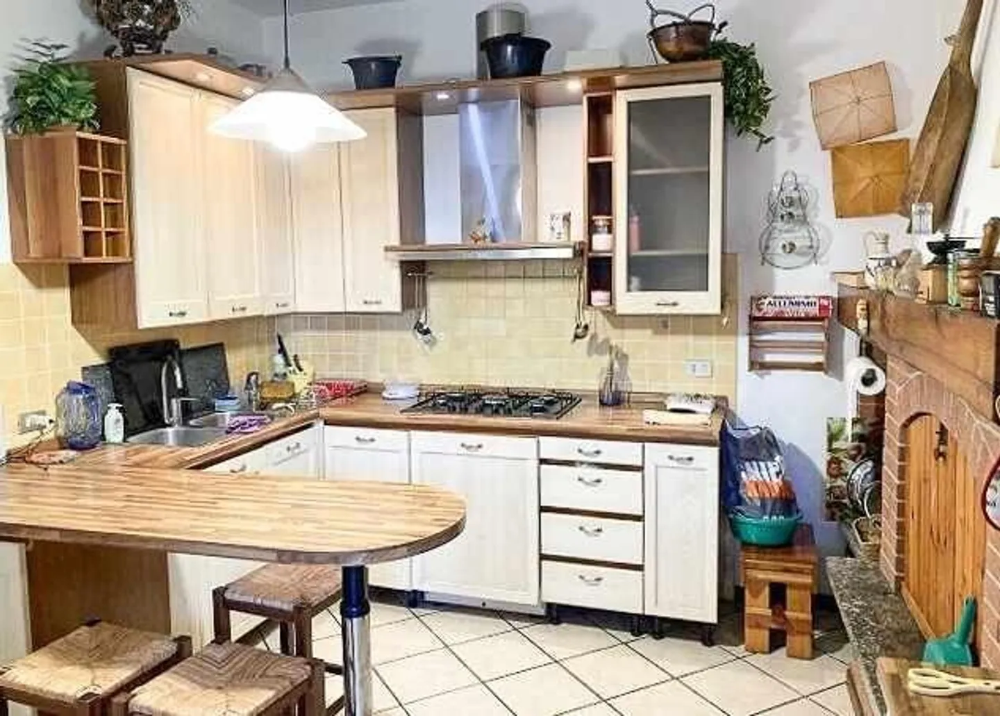 Casa nel nucleo di 8 1/2 locali con cortile in Italia - Foto 7 di 13