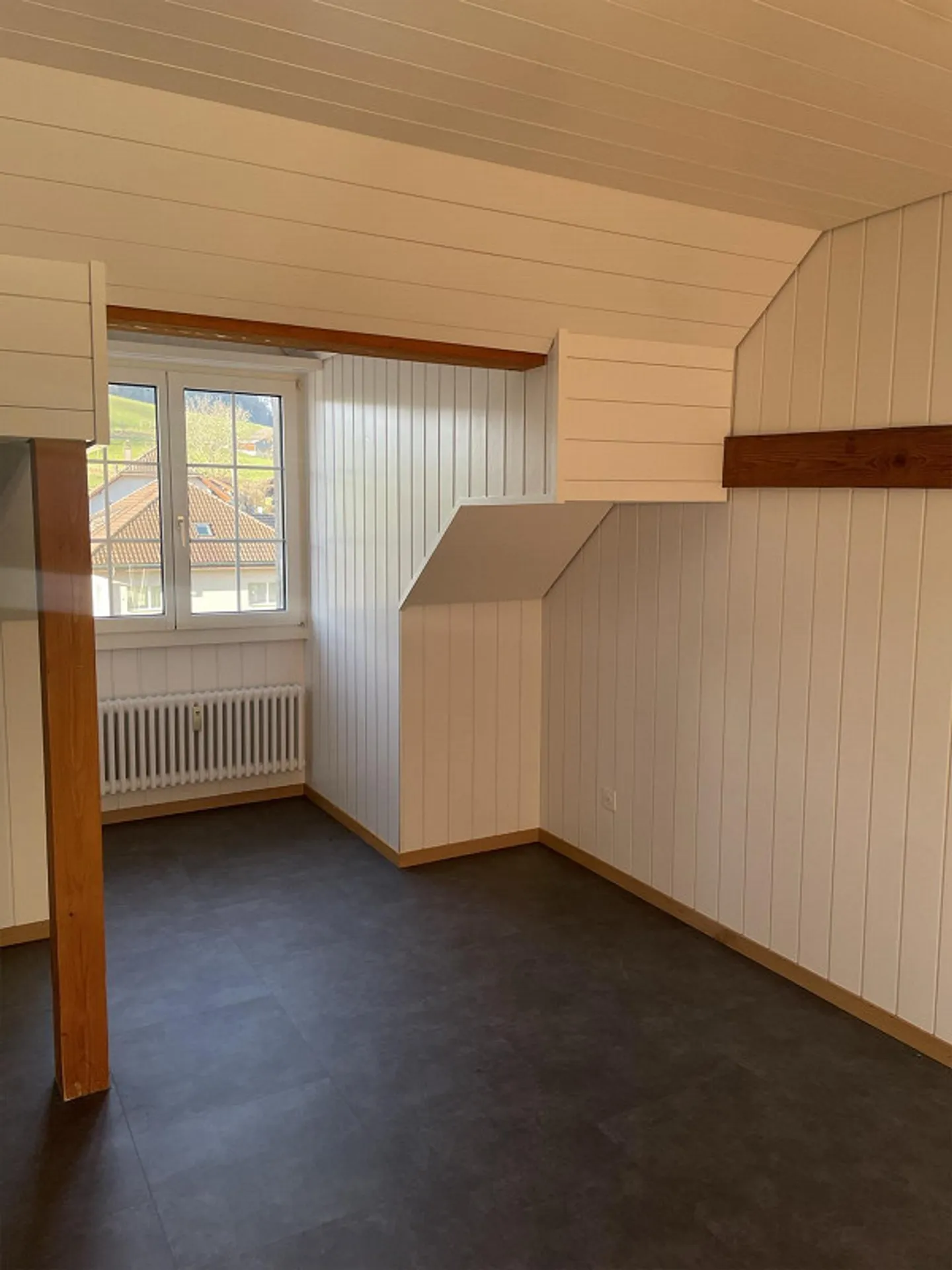 Appartement fraîchement rénové avec une belle vue - Photo 9 sur 14