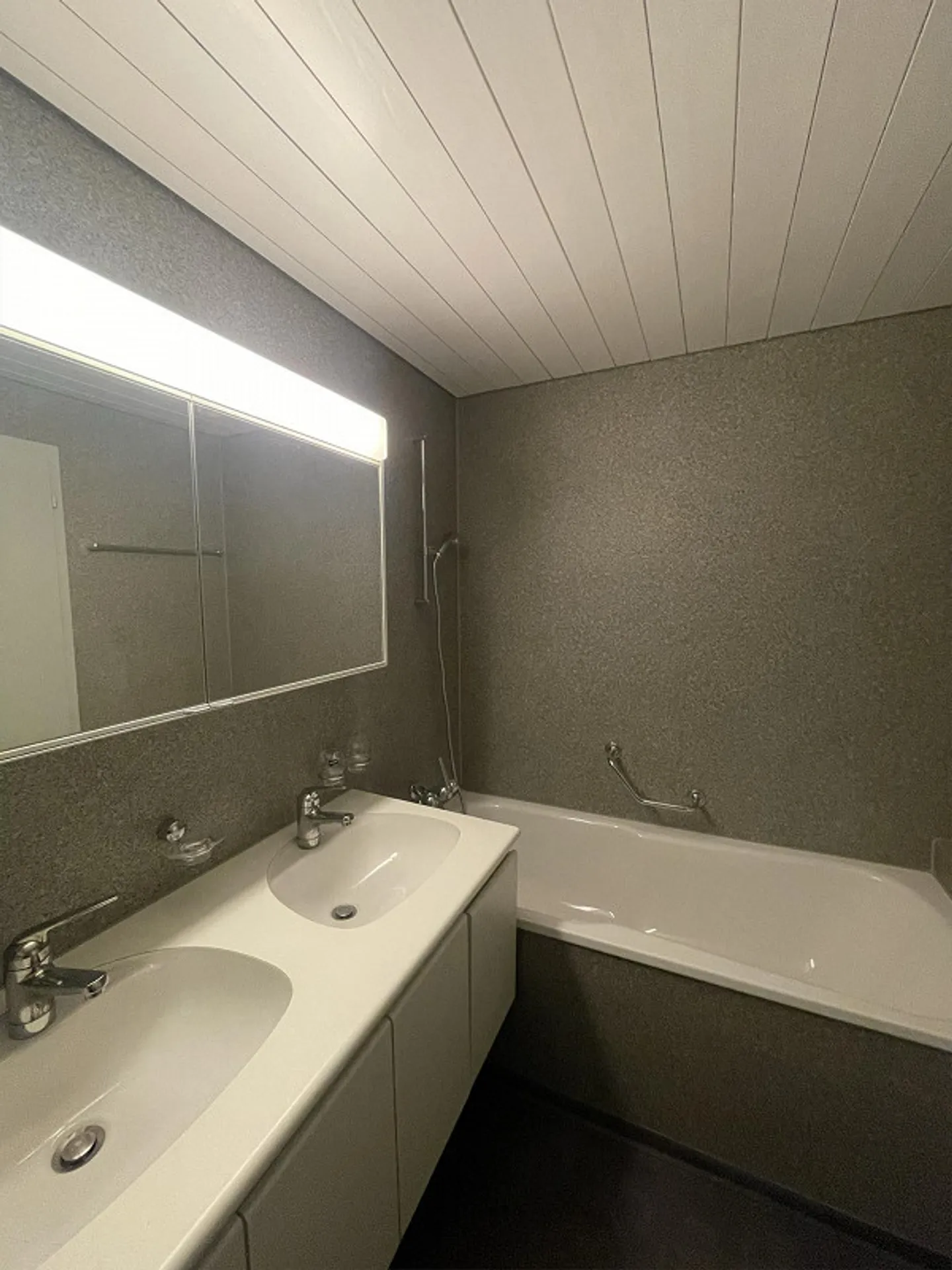 Appartement fraîchement rénové avec une belle vue - Photo 10 sur 14