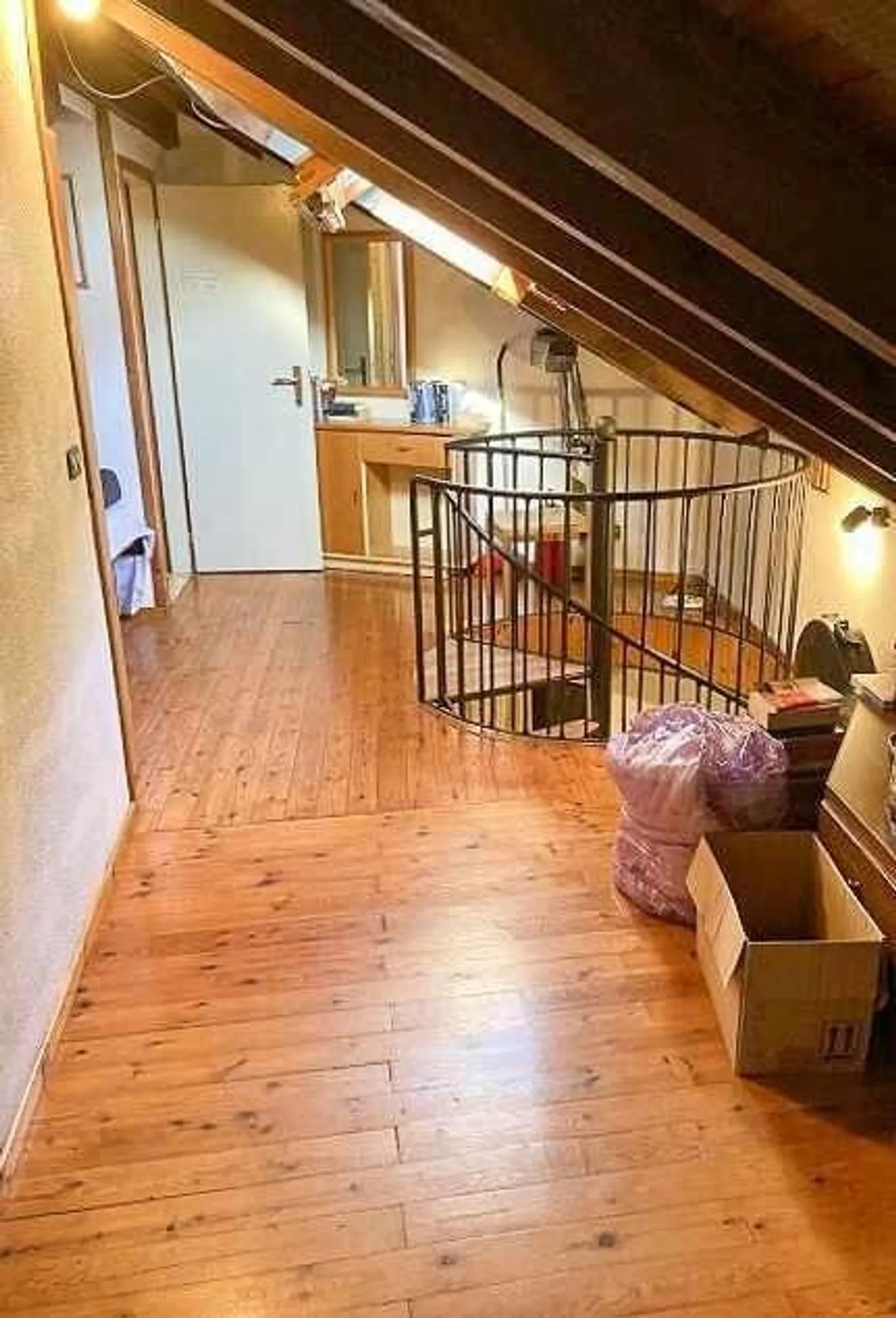 Casa nel nucleo di 8 1/2 locali con cortile in Italia - Foto 11 di 13