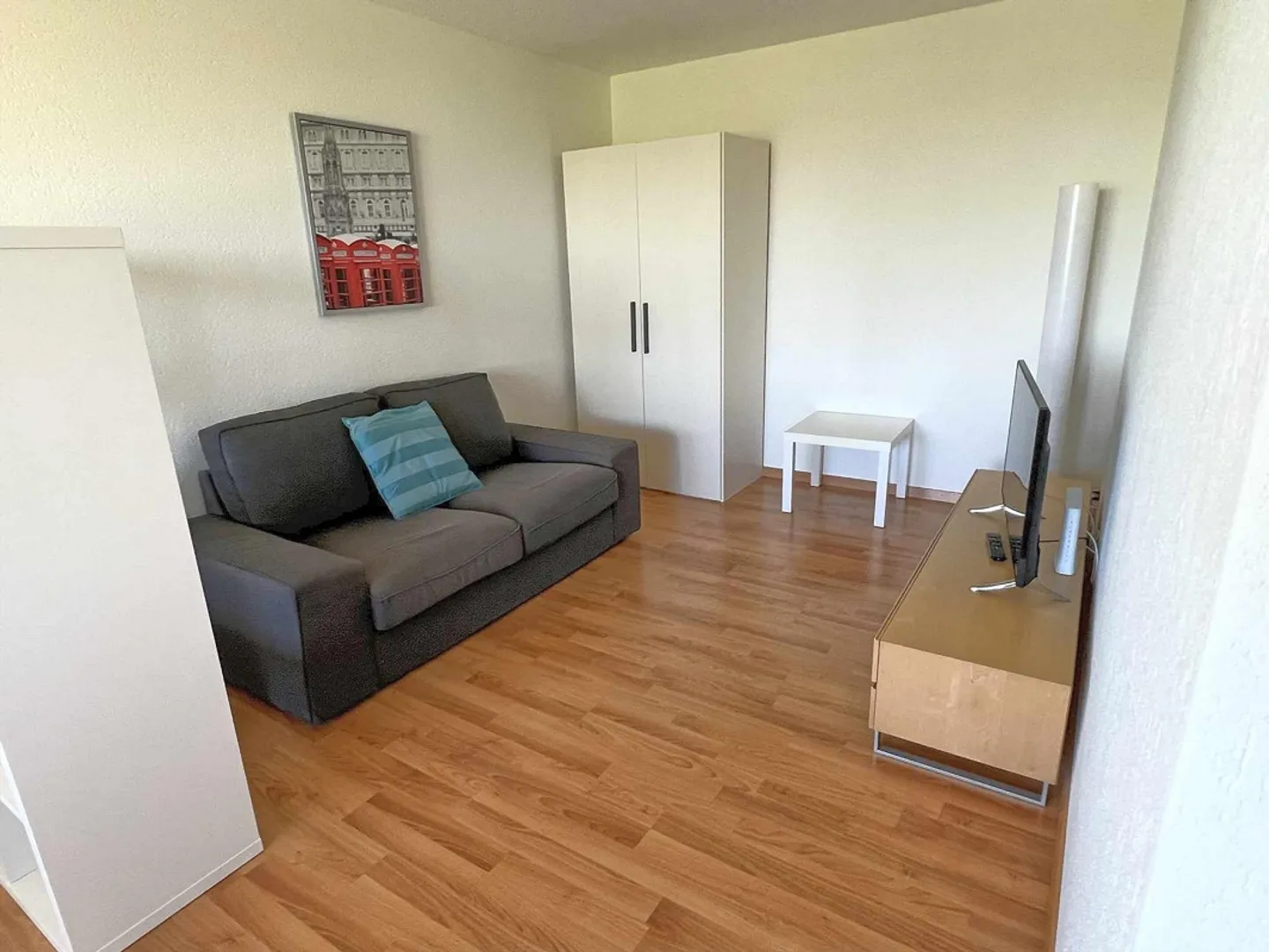 Furnished Apartment - 2 Rooms [EH05] - Photo 2 of 10