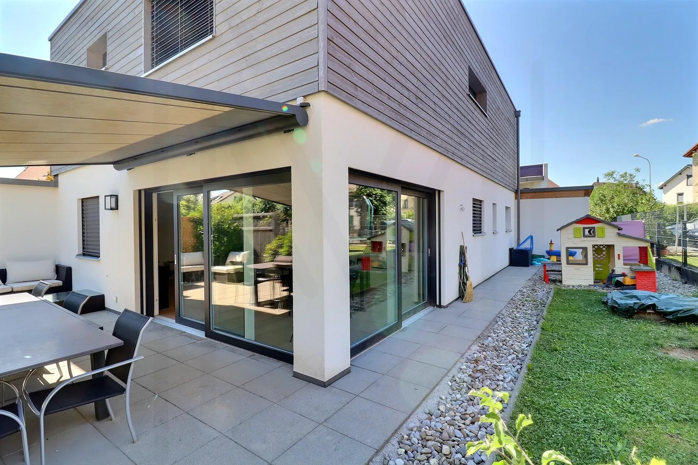 Stupenda casa a schiera contemporanea in legno con 4,5 stanze, terrazza e giardino privato! - Foto 5 di 18