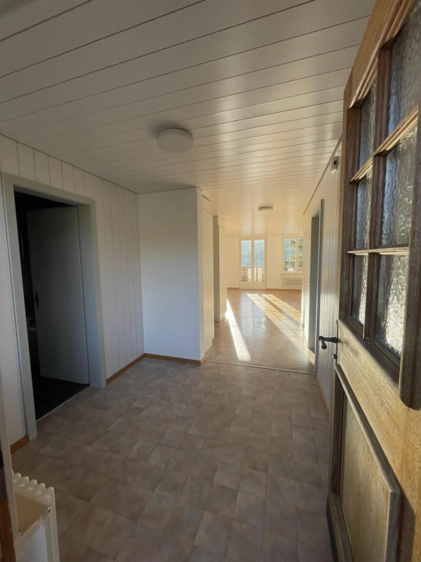 Appartement fraîchement rénové avec une belle vue - Photo 11 sur 14