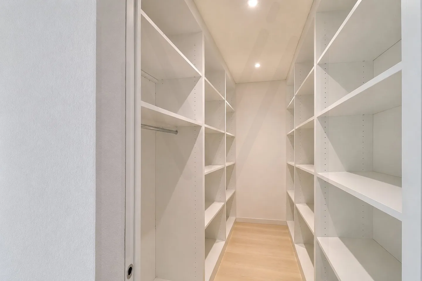 Stupenda casa a schiera contemporanea in legno con 4,5 stanze, terrazza e giardino privato! - Foto 6 di 18