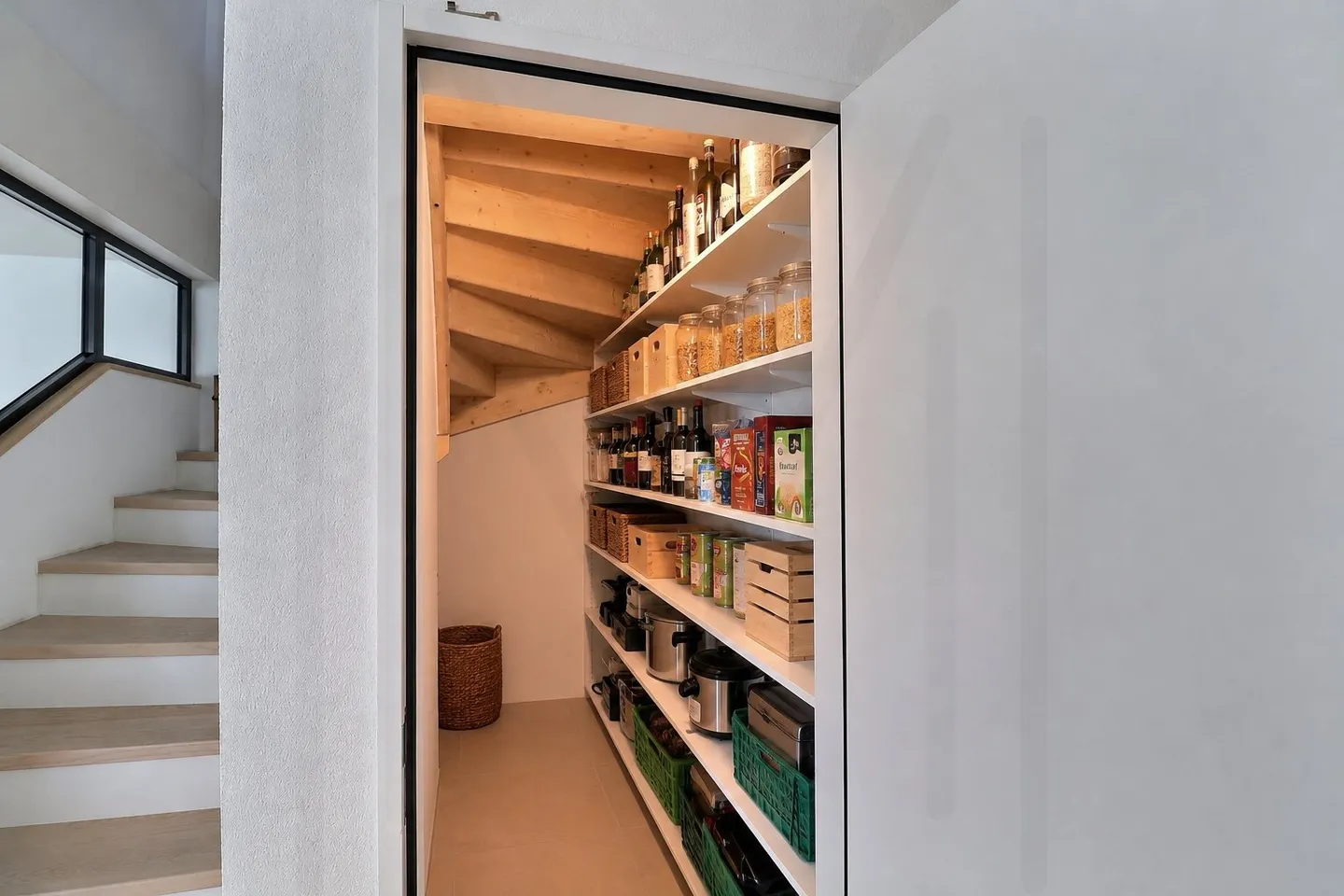 Stupenda casa a schiera contemporanea in legno con 4,5 stanze, terrazza e giardino privato! - Foto 8 di 18