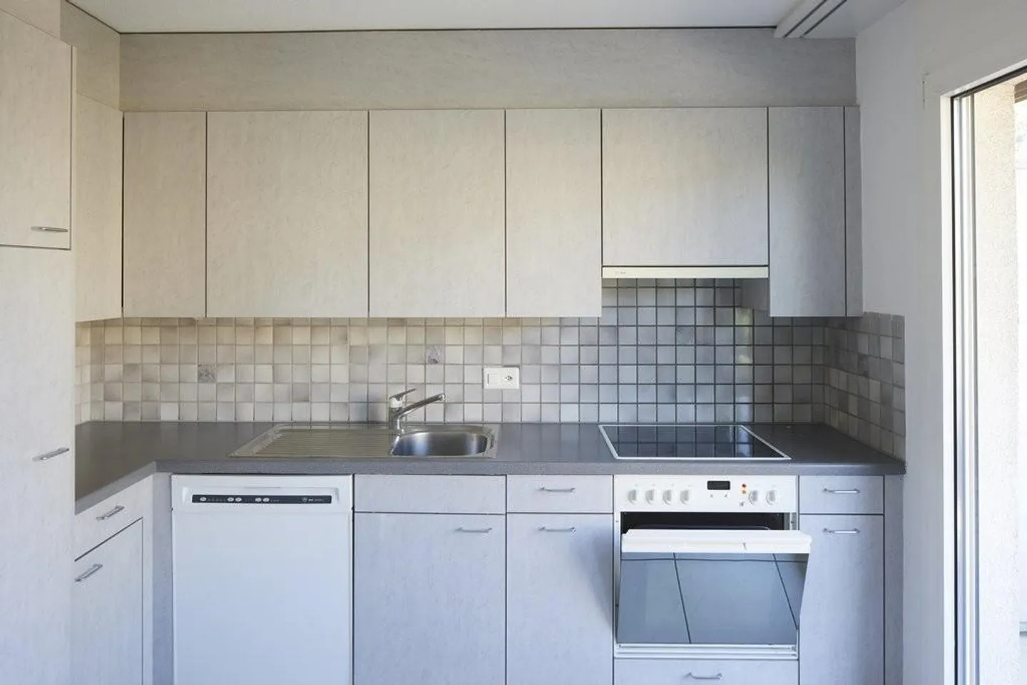 AFFITTARE SENZA DEPOSITO - Zona residenziale tranquilla vicino all'Aare - Foto 4 di 6