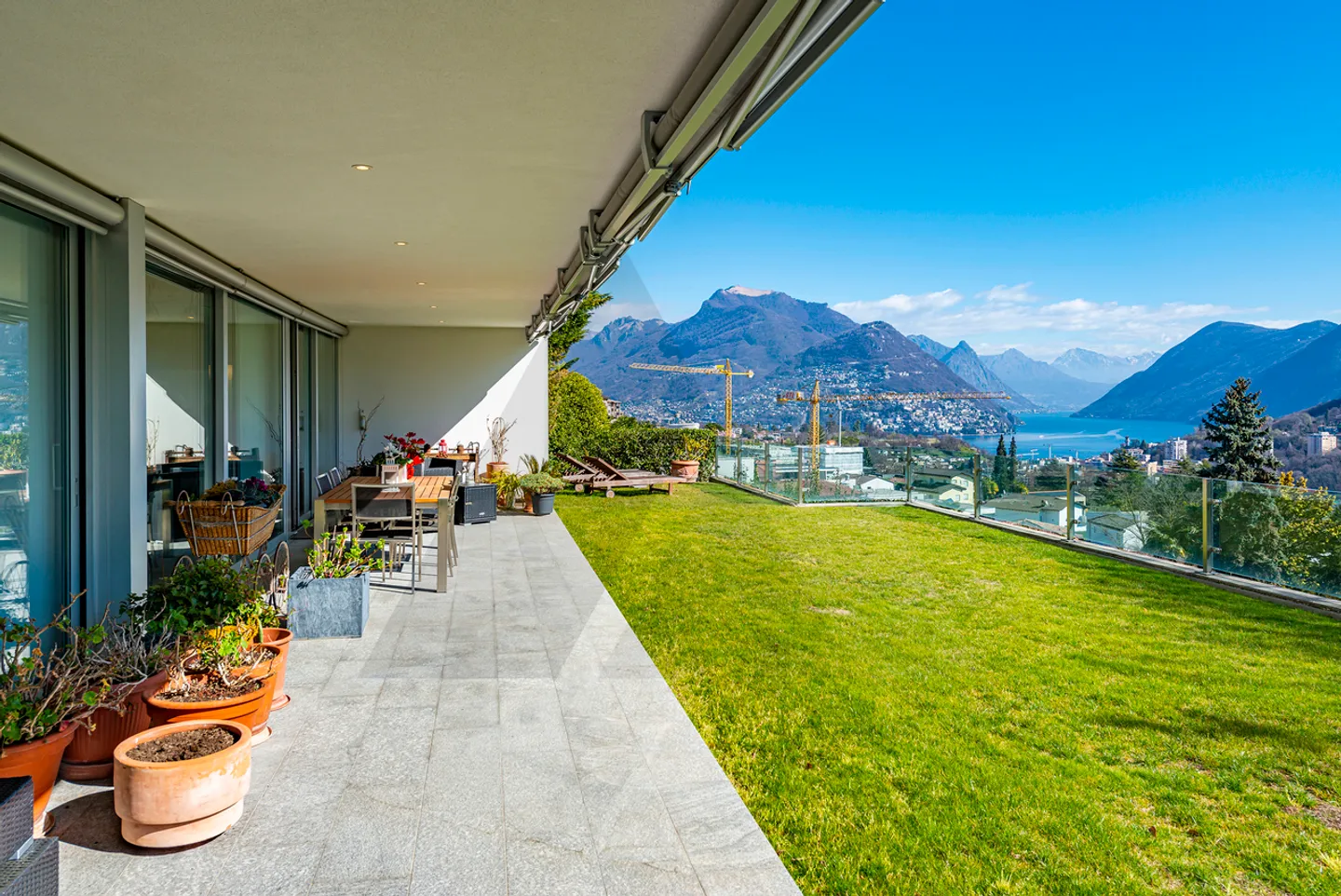 ELEGANT APARTMENT WITH LAKE VIEW IN MONTAGNOLA - Photo 7 of 12