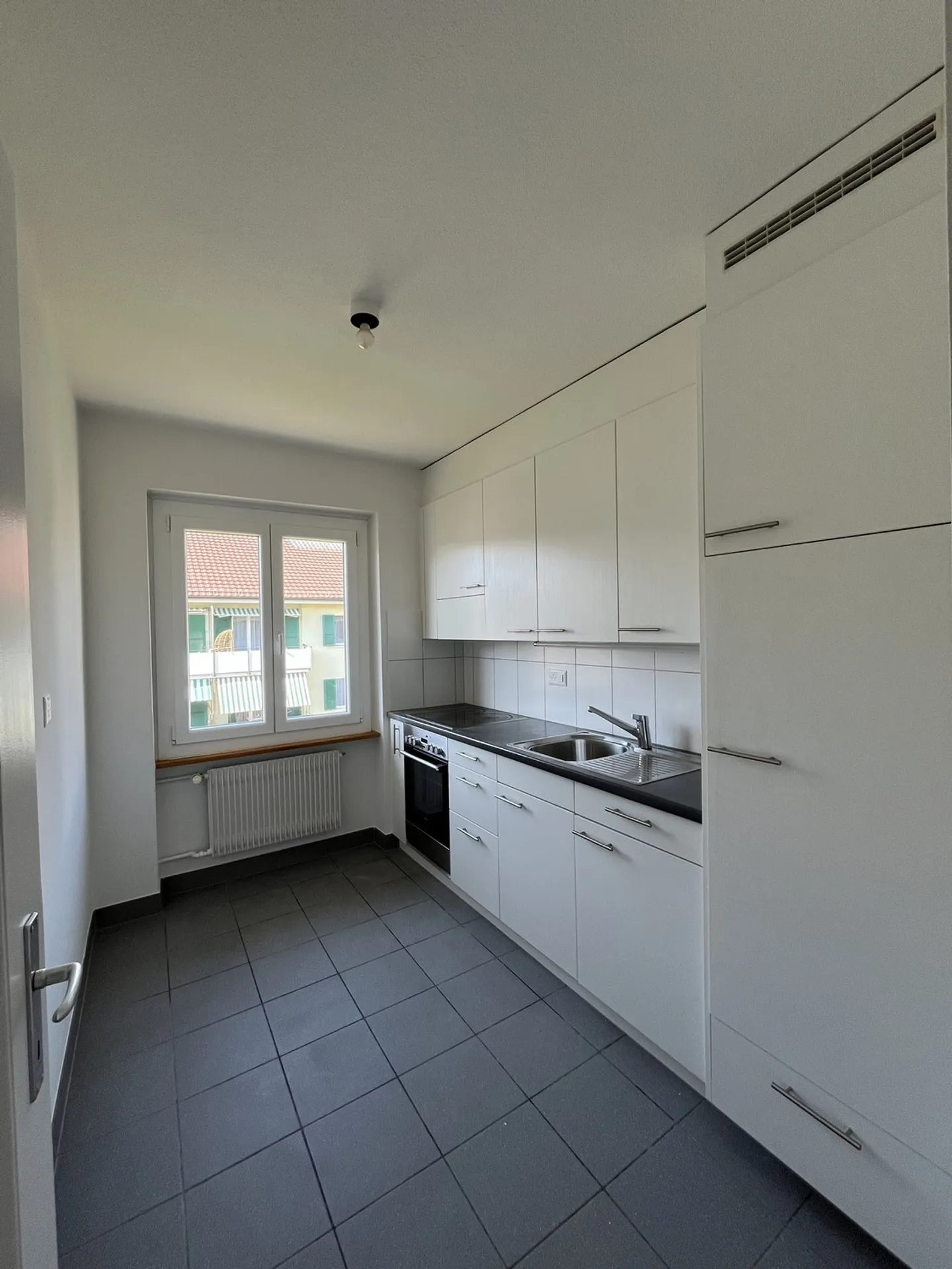Spazio abitativo conveniente vicino alla città - Foto 2 di 7