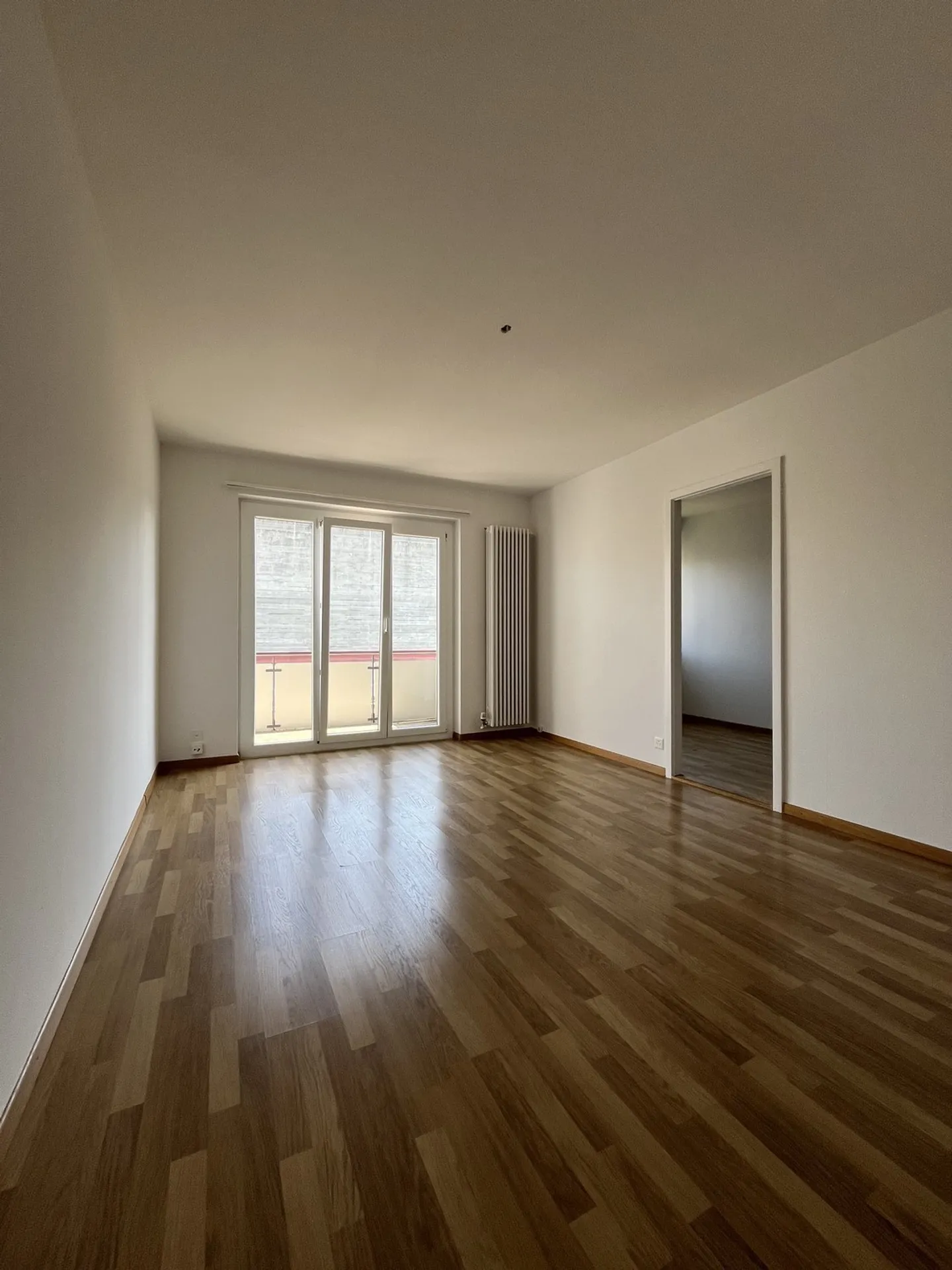 Spazio abitativo conveniente vicino alla città - Foto 3 di 7