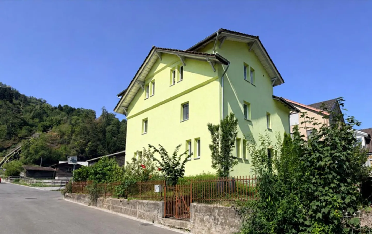 Vielseitiges Doppelhaus in Flums - Foto 1 von 19