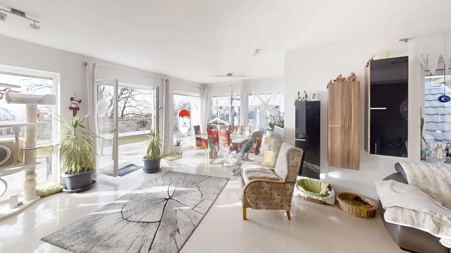 Modernes 5-Zimmer-Einfamilienhaus mit Hallenbad in Illhart - Foto 5 di 18