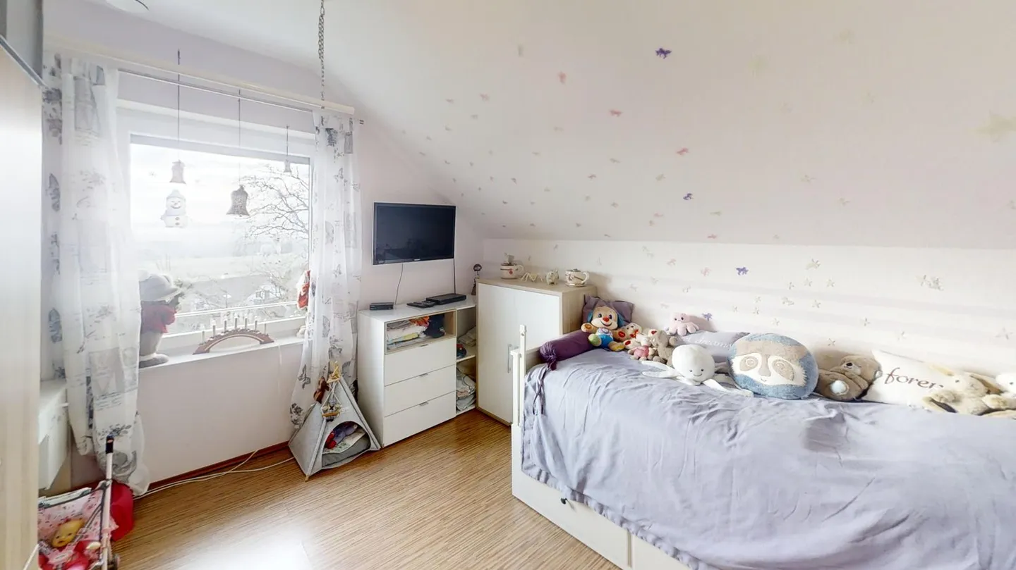 Modernes 5-Zimmer-Einfamilienhaus mit Hallenbad in Illhart - Foto 9 di 18