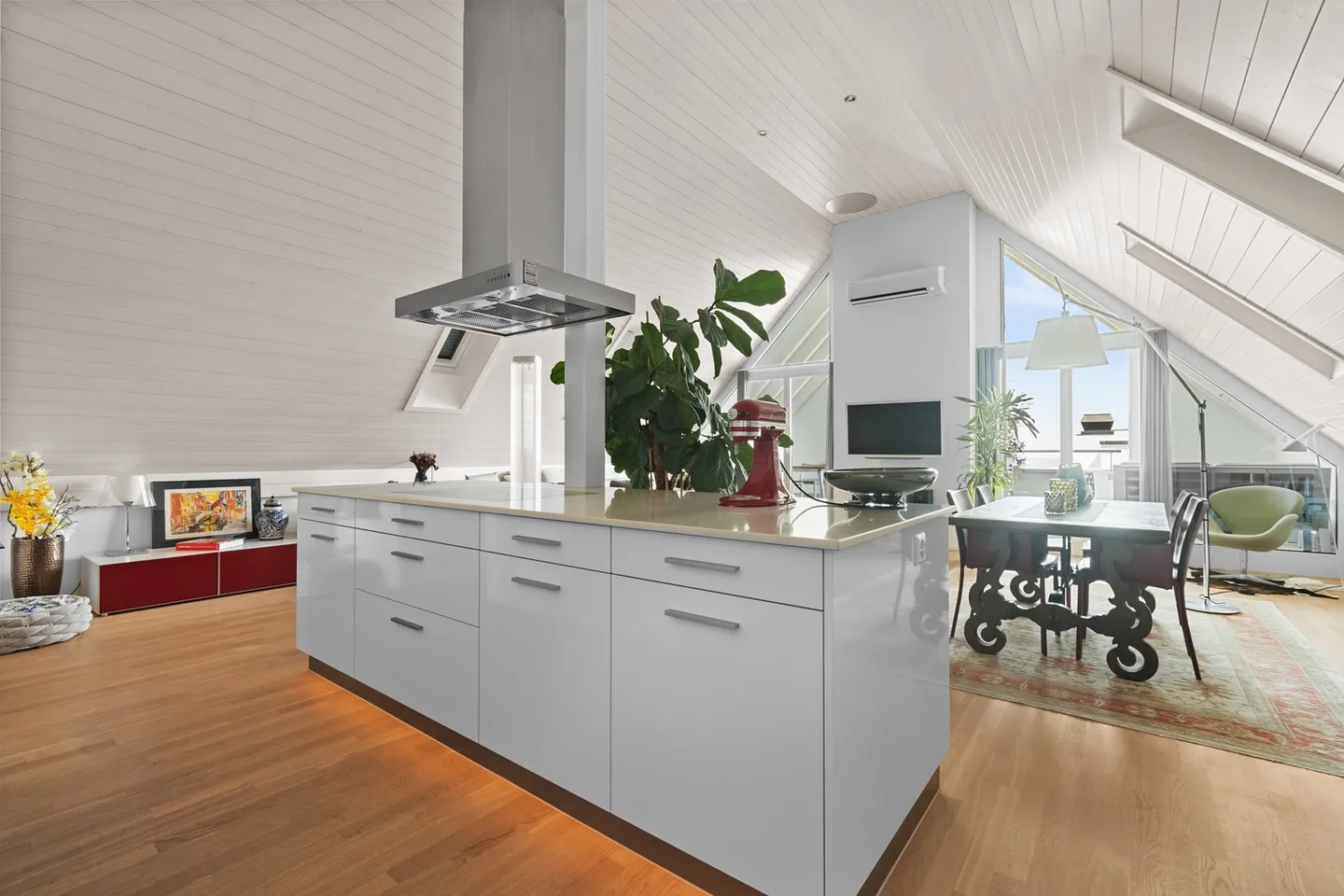 Exclusive living – 3.5-room apartment with private lift access - Photo 4 of 13