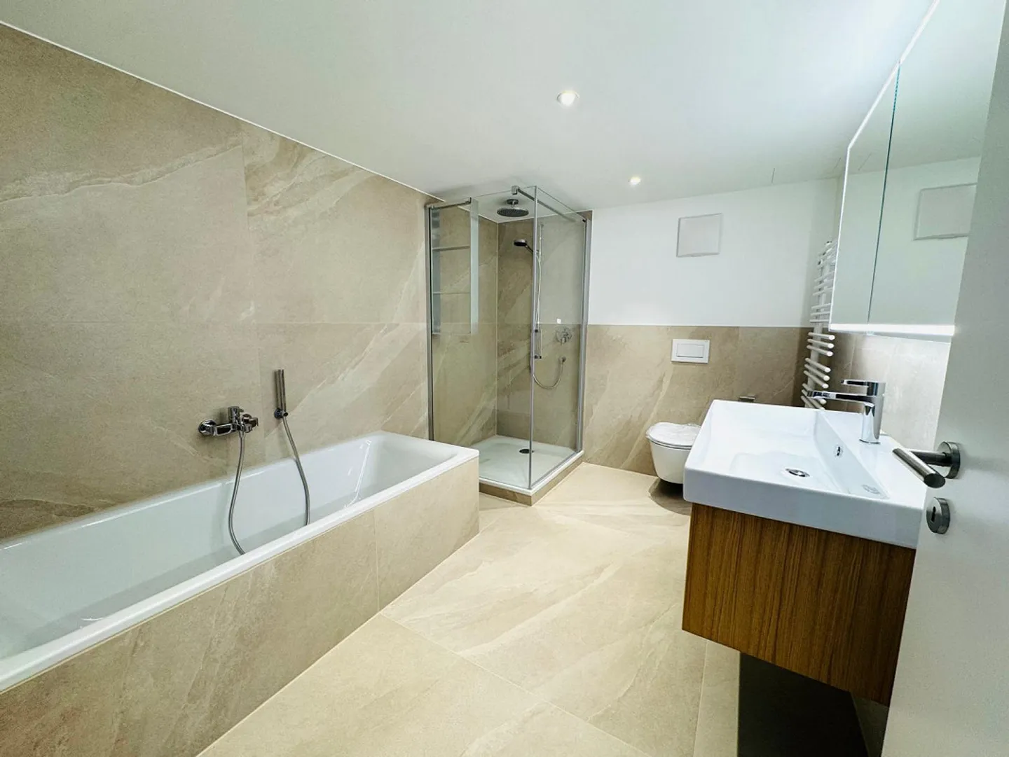 First Rental: Dreamlike 3.5 Room Apartment - Photo 2 of 6