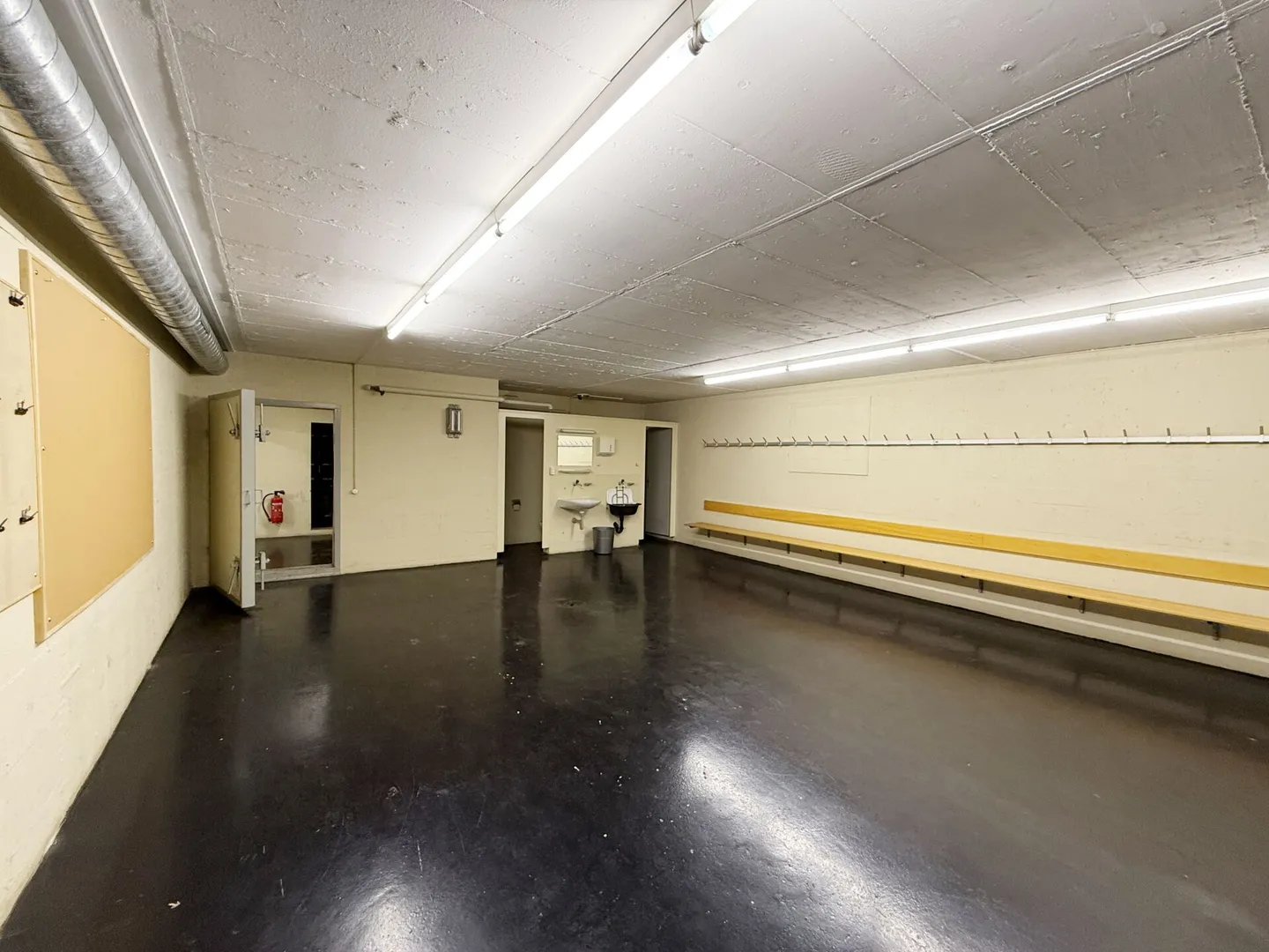 Versatile storage space for rent in Bern - Photo 3 of 5