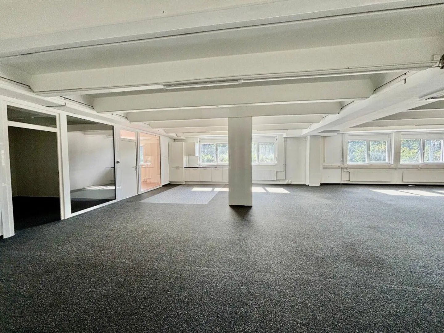Bussigny Vaud offices/workshop of 650 m2 divisible with loading dock access ... - Photo 1 of 12