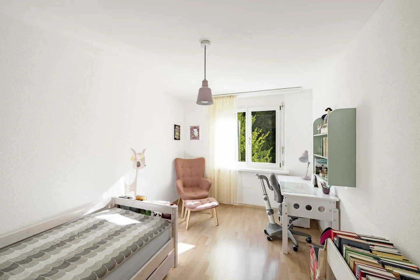 Grosses und lichtdurchflutetes Doppeleinfamilienhaus mit gepflegtem Garten - Foto 4 von 12
