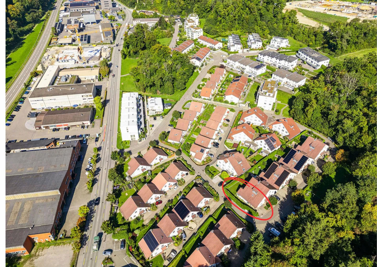 Grosses und lichtdurchflutetes Doppeleinfamilienhaus mit gepflegtem Garten - Foto 11 von 12