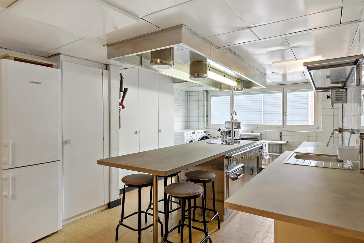 Furnished apartment with a gastro kitchen - Photo 2 of 4