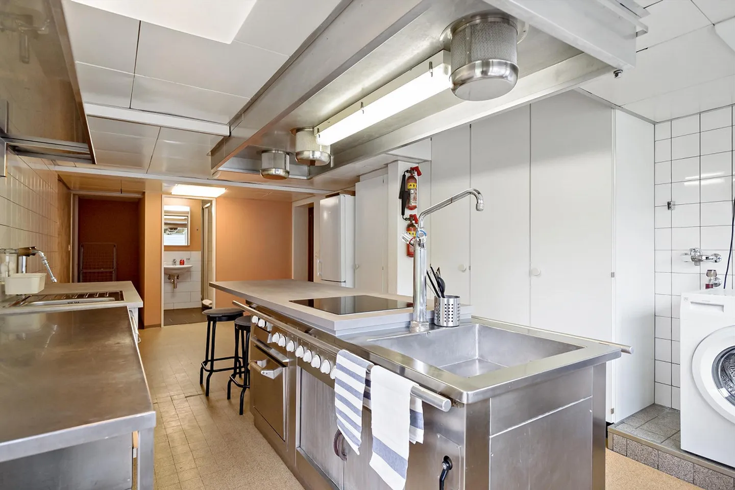 Furnished apartment with a gastro kitchen - Photo 3 of 4