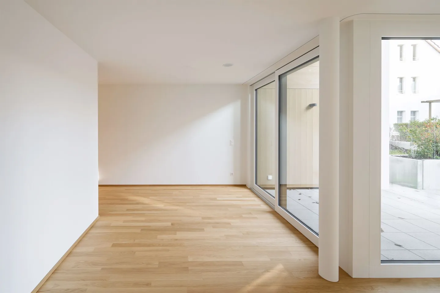 Your retreat in the heart of Reinach: Maisonette with private garden - Photo 5 of 14