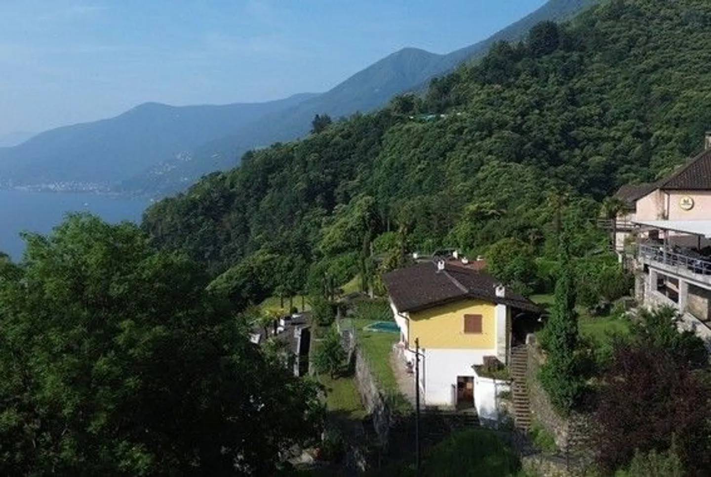 Casa unifamiliare con vista lago - Foto 6 di 13