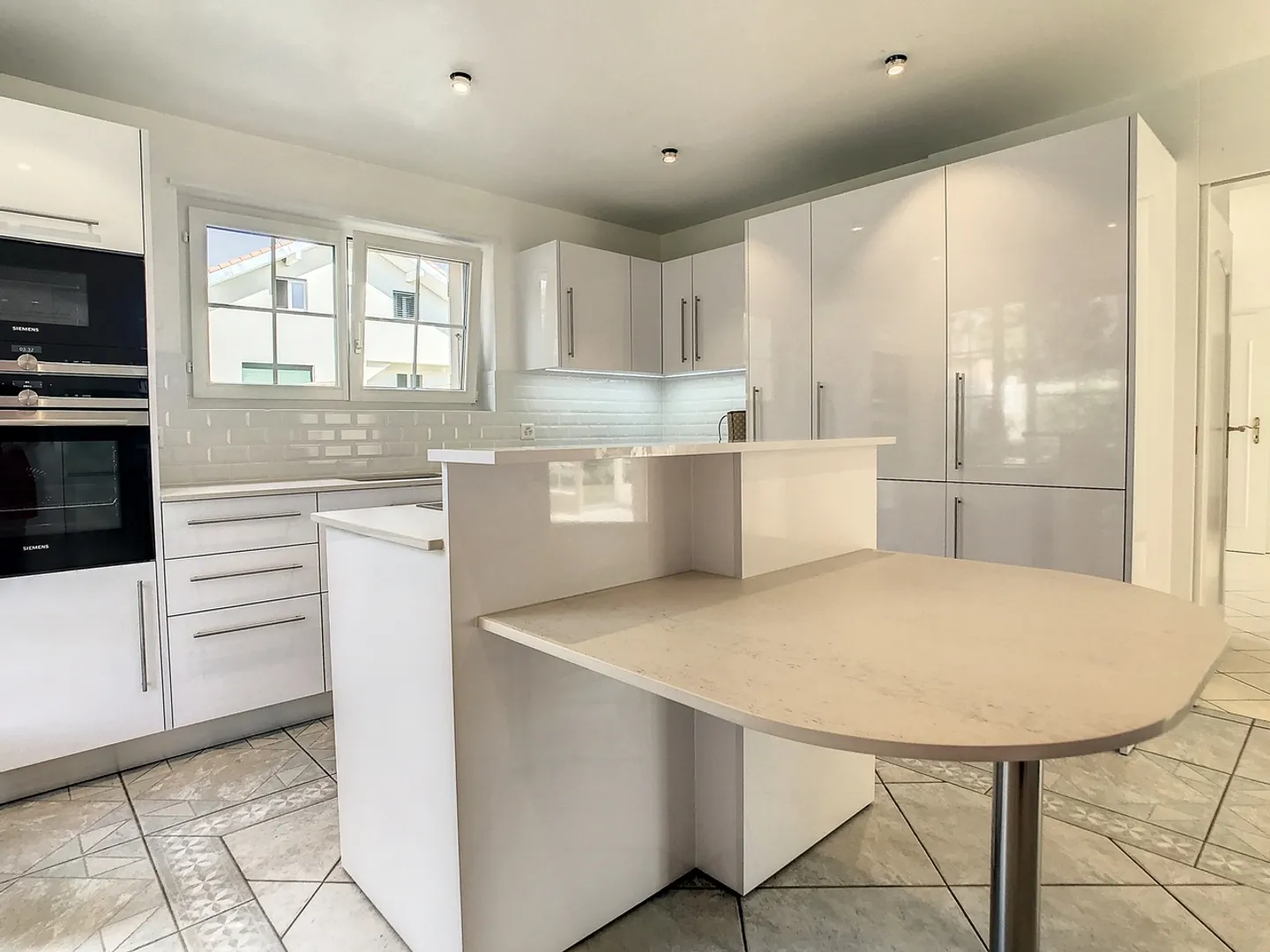 Stupenda villa ristrutturata con piscina e giardino - Foto 4 di 13