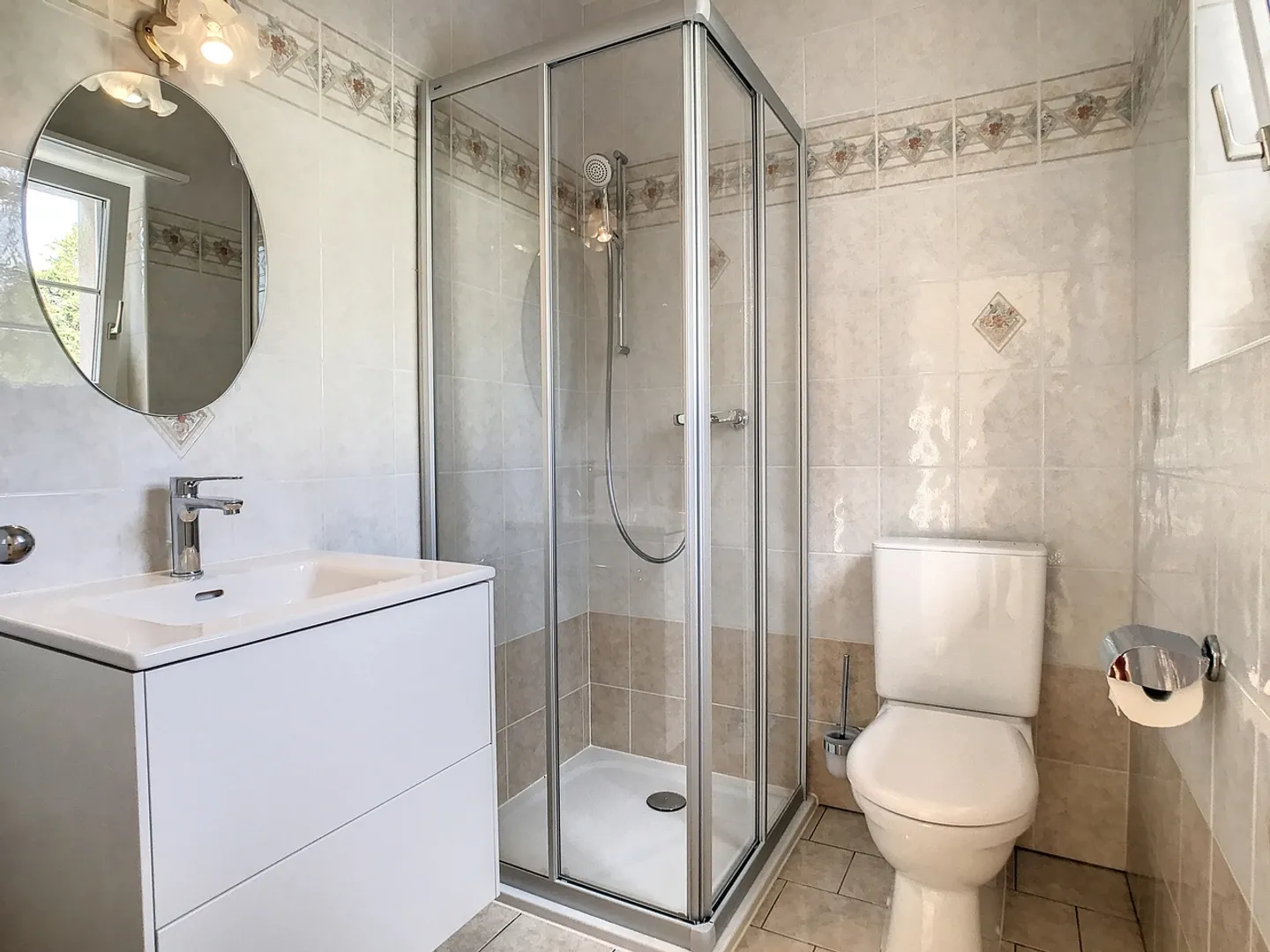 Stupenda villa ristrutturata con piscina e giardino - Foto 6 di 13