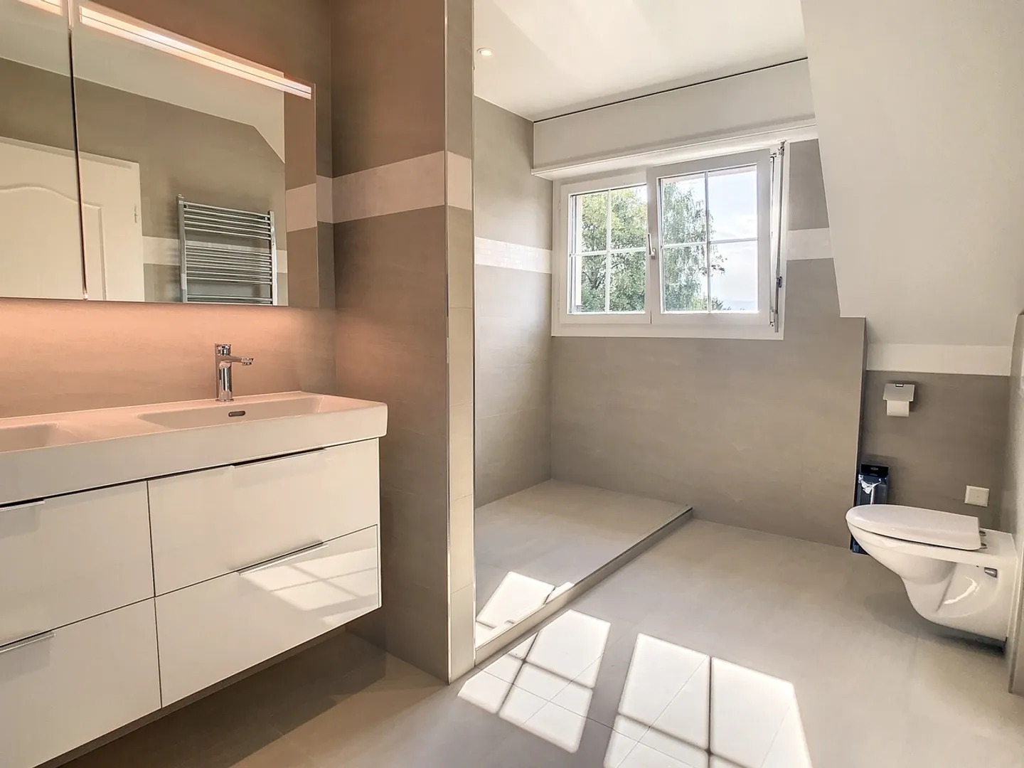 Stupenda villa ristrutturata con piscina e giardino - Foto 8 di 13